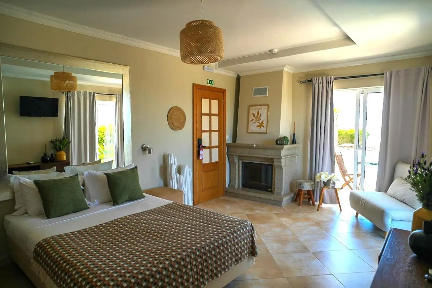 B&B Arrifana Destination Suites 알제주르