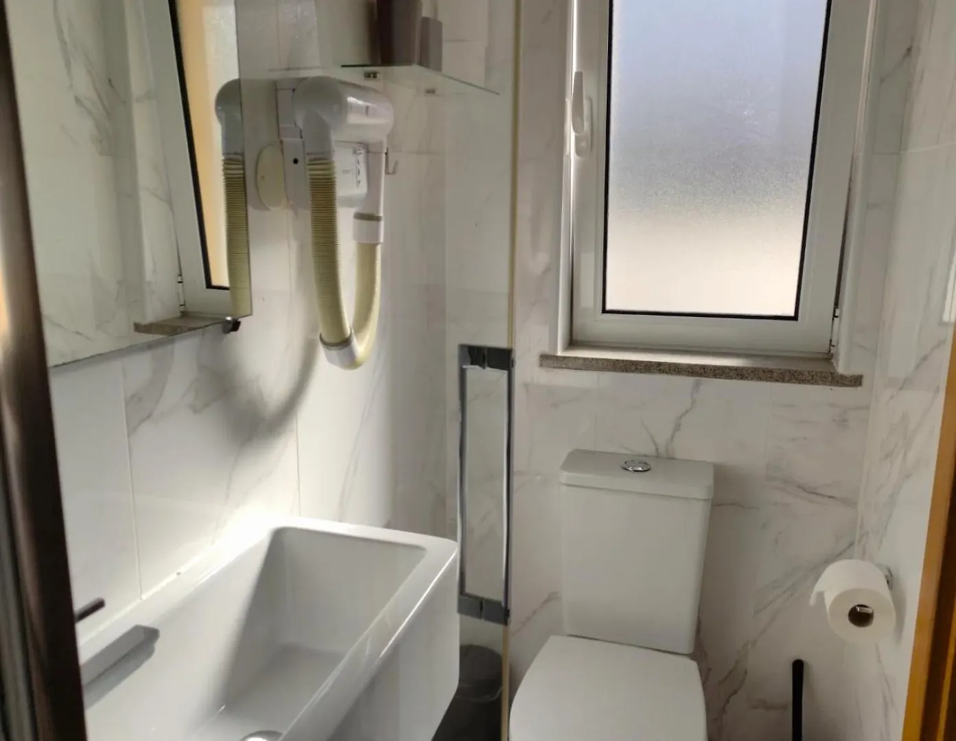 فندق مبيت وإفطار ألخيزور Arrifana Destination Suites