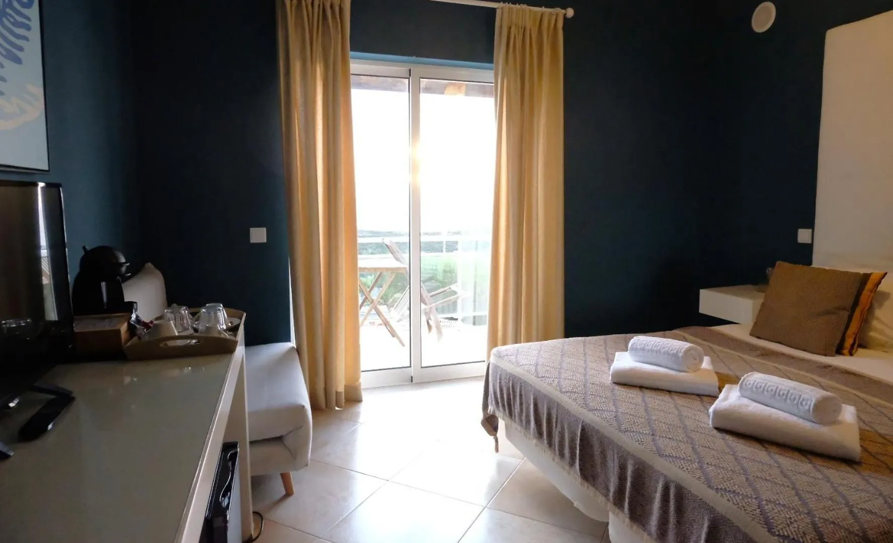 ألخيزور Arrifana Destination Suites فندق مبيت وإفطار